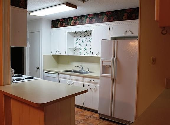 3rd image of 2018 Greenbriar Dr