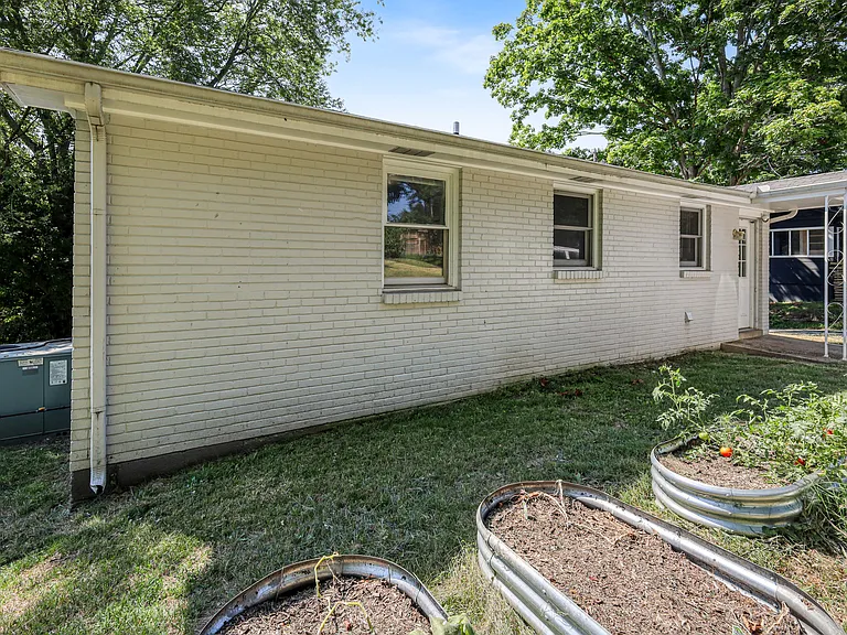 320 Oak St — Photo 19