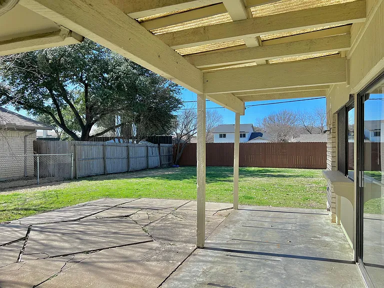 1301 Grant Dr — Photo 21