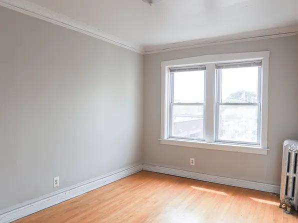 2473 W Gunnison St APT 3, Chicago, IL 60625
