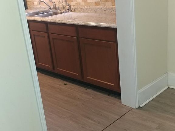 4th image of 1409 39th St