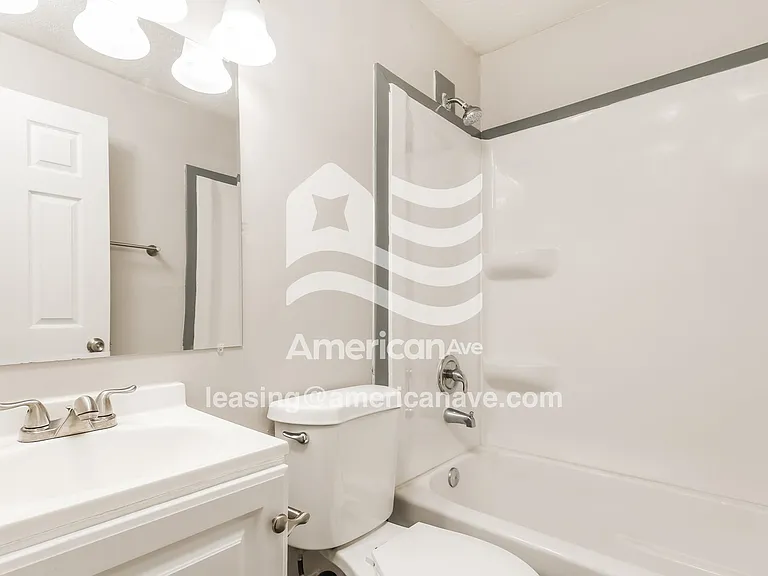 1135196_013_bathroom_13753235.jpg