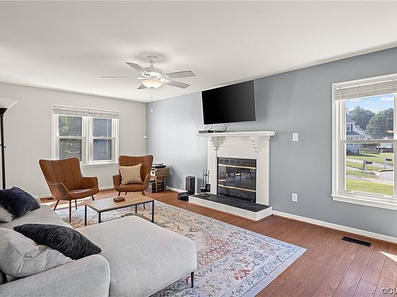 3rd image of 4915 Castle Point Ct