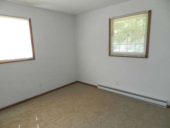 4th image of 4441 Greenwood Dr