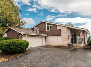 N113W12885 Crestview Dr, Germantown, WI 53022