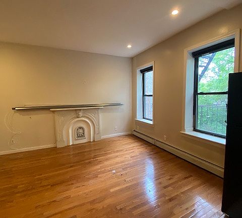 3rd image of 316 Macon St Floor 2