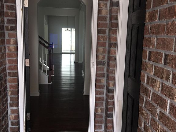 Front entrance w/ separate mother-in-law suite entrance