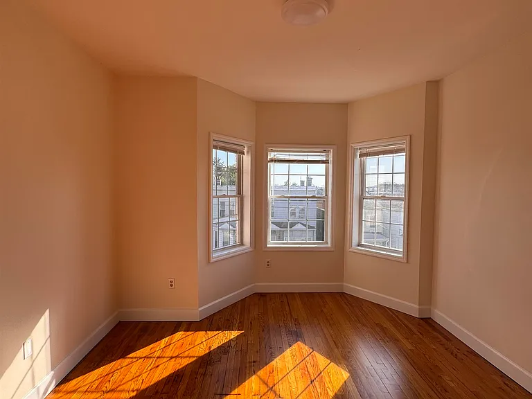 226 Linden Ave #3L — Photo 7