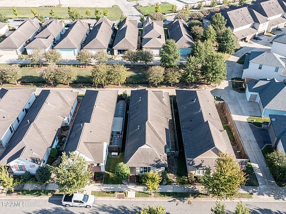 4th image of 102 Deysbrook Ln