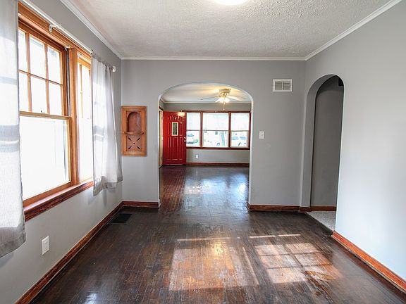 2nd image of 629 W Prescott Ave