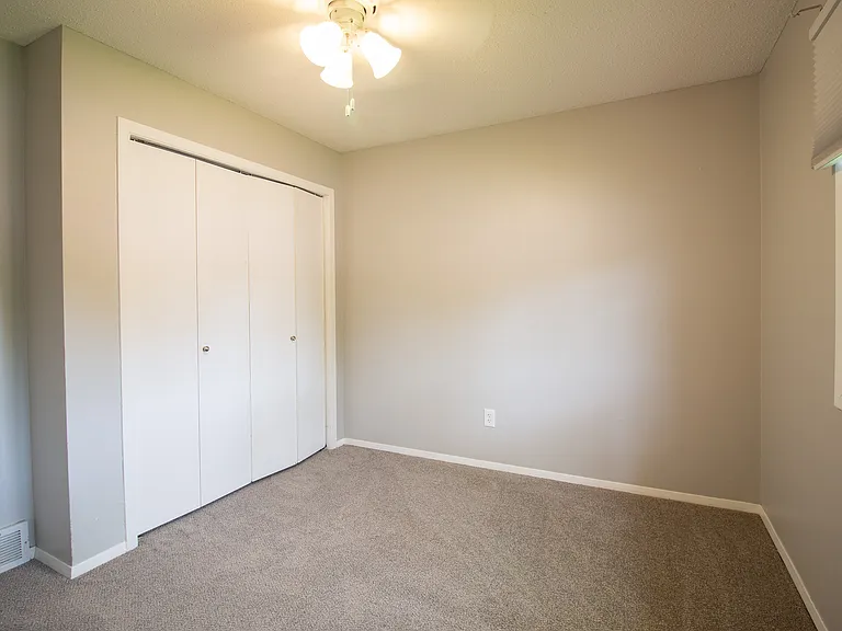 1000 S Lakota Ave — Photo 6
