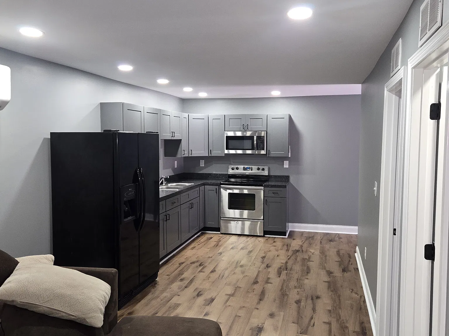 2 bed, 768 sqft, $850 — Photo 2