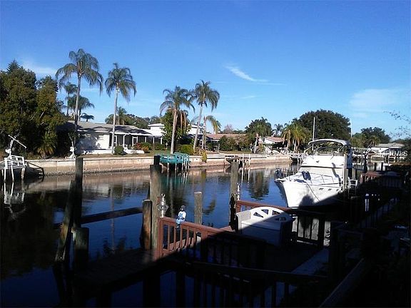 4th image of 8741 Bay Pointe Dr