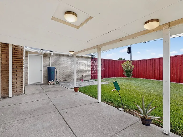 4548 Newcombe Dr — Photo 40