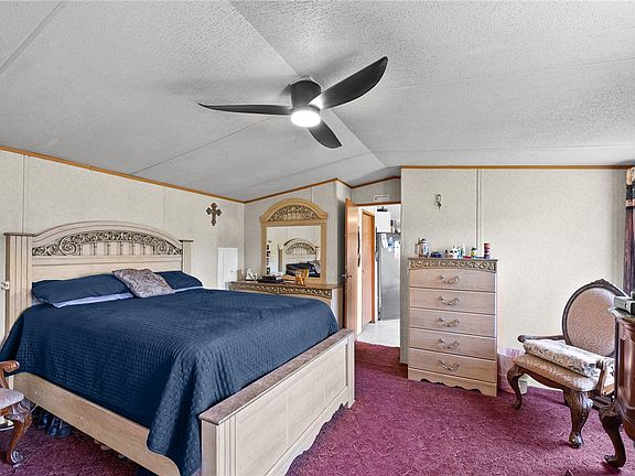 3rd image of 122 Lake Circle Rd