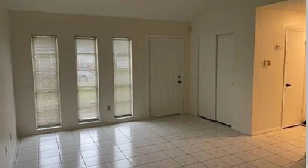 3 bed, 1238 sqft, $1,995 — Photo 2