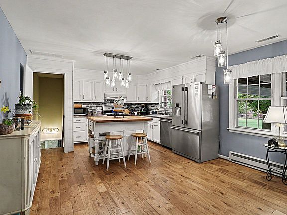 5th image of 2226 Harney Rd