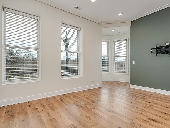 4th image of 2624 N Lincoln Ave #3A