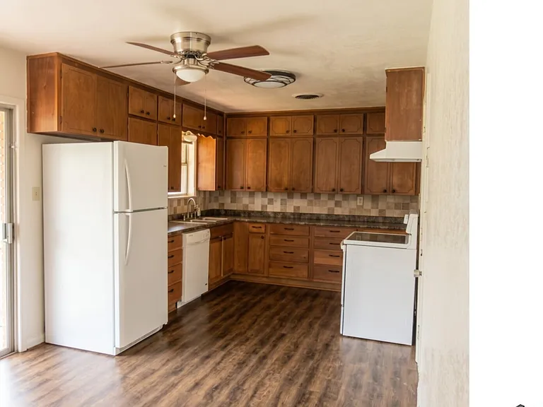 416 Nauert St — Photo 36