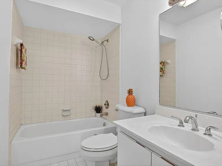 661 Hollows Cir — Photo 17