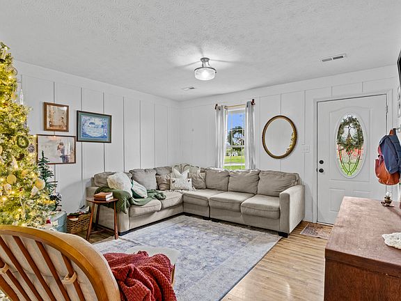 3rd image of 1015 Isaac Dr