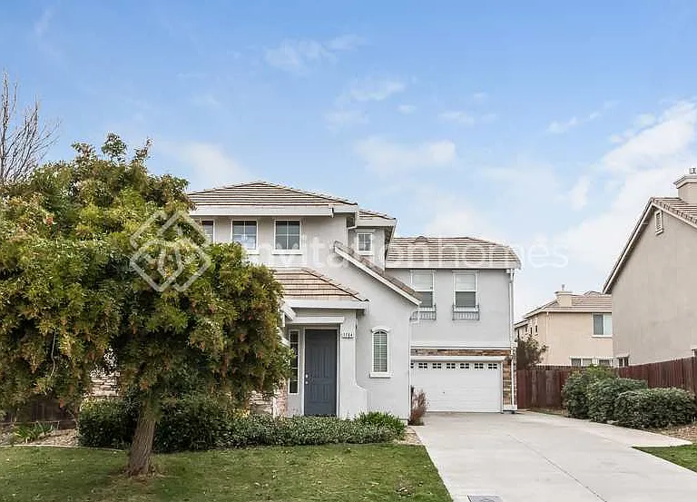 1764 Dover Cir — Photo 1