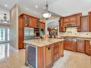 67 Twin Lakes Dr, Waterford, CT 06385