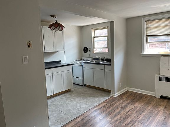 2nd image of 2057 Simon St