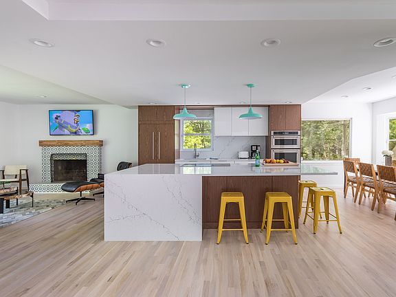 5th image of 44 Woodpink Dr