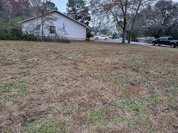 3rd image of Chateau Ln