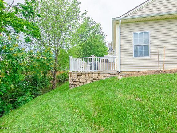 5th image of 370 Huff Heritage Ln