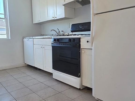 3rd image of 9 Audrey Ave APT C