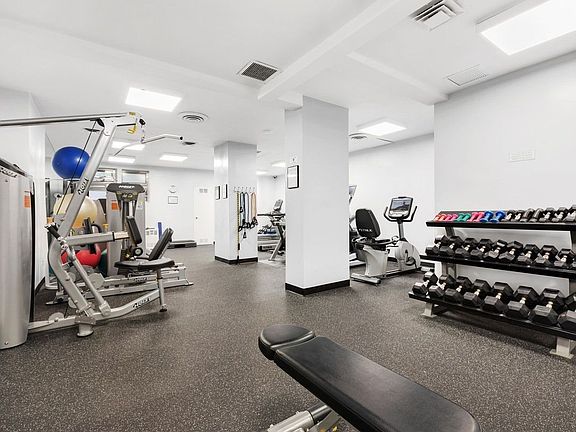 5th image of 251 E 51st St APT 4K