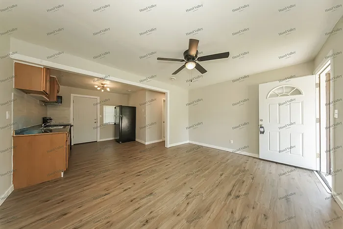 3 bed, 1.0 bath, 660 sqft, $1,200 — Photo 4