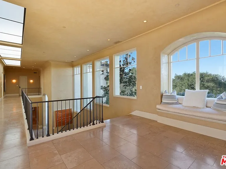 8 Beverly Ridge Ter — Photo 25