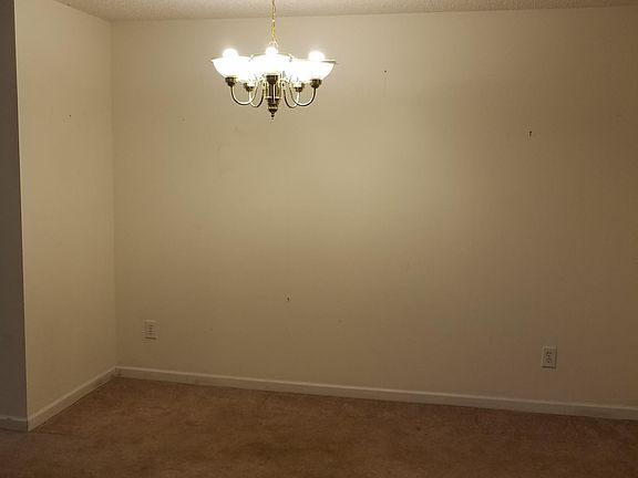 4th image of 444 E Rose St
