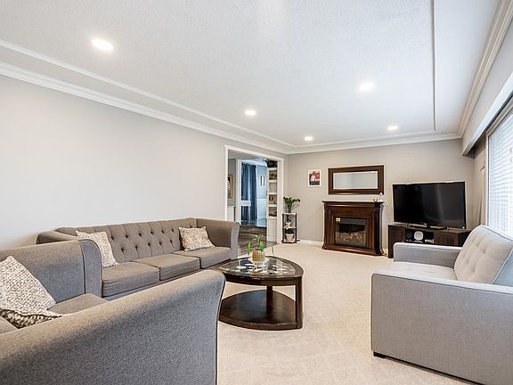 3rd image of 4729 64th St