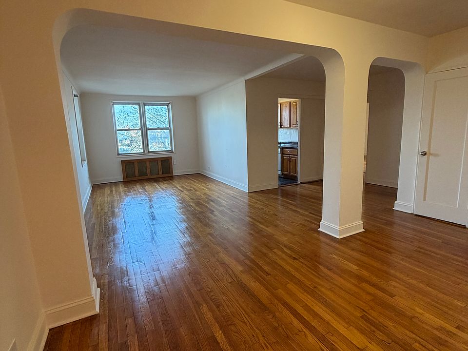 2nd image of 135-10 Grand Central Pkwy #221