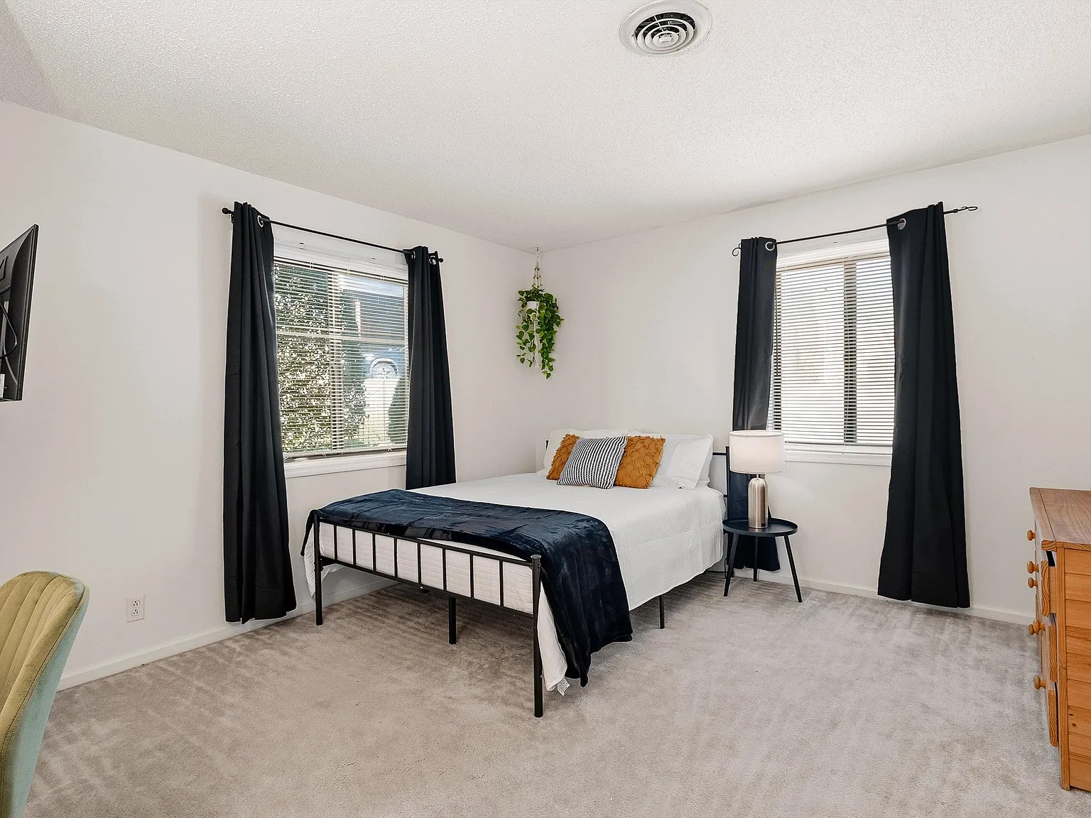 3 bed, 2.0 bath, 1481 sqft, $1,183 — Photo 1