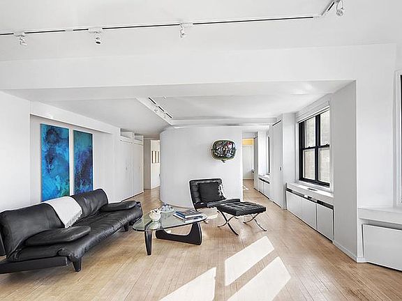 3rd image of 45 W 10th St APT 8