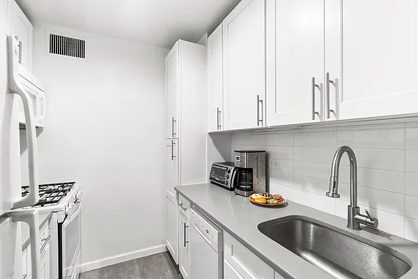 Sold by Compass | media 3
