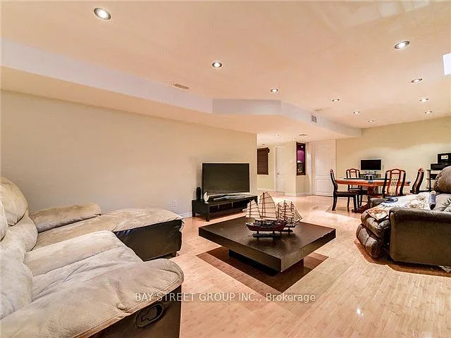 43 Larkmead Cres — Photo 17