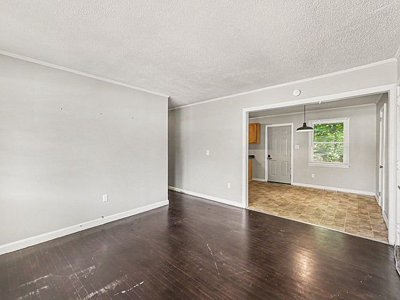 4th image of 2755 Louise Dr