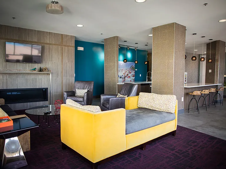 Aqua Lounge