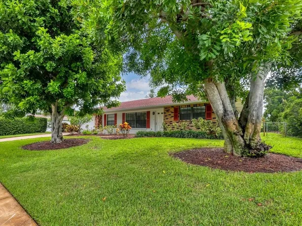 2107 42nd St W, Bradenton, FL 34205