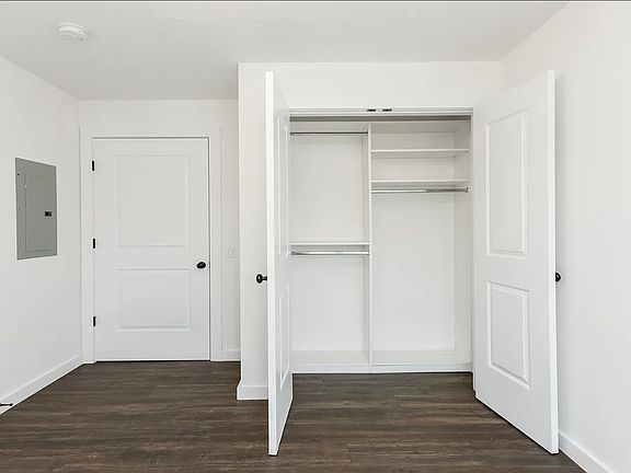 3rd image of 2553 38th St #4F