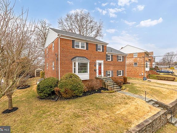 3rd image of 9836 Belhaven Rd