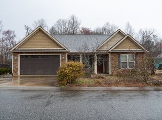 183 Colfax Dr, Boiling Springs, SC 29316