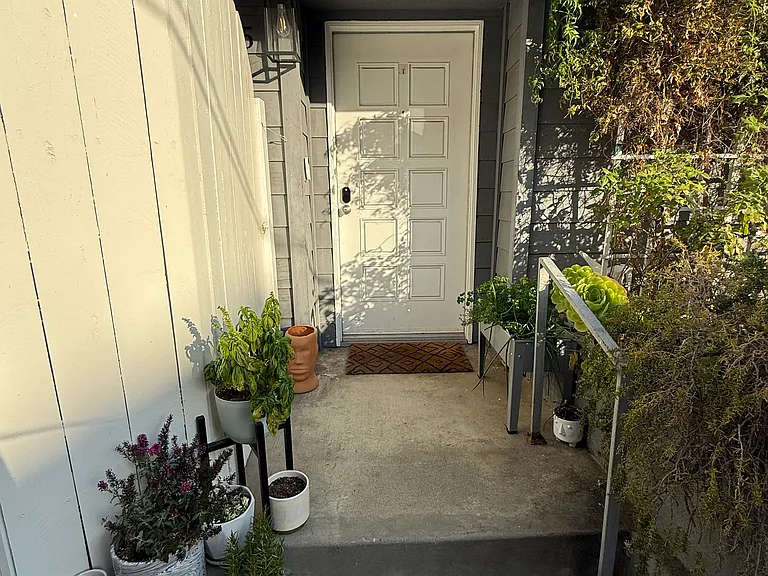 1541 Stoner Ave #5 — Photo 1