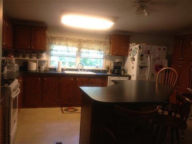 2nd image of 120 Fuller Rd